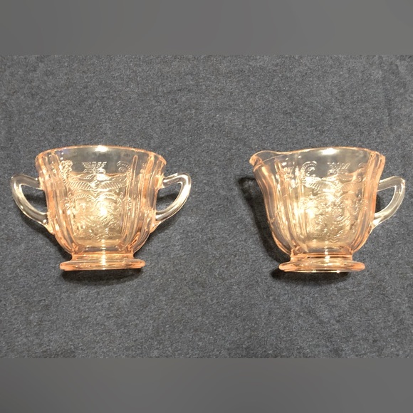 Vintage pink depression sugar and creamer set - Picture 3 of 5